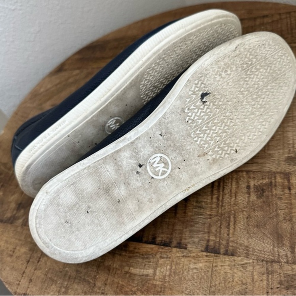 MICHAEL KORS WOMAN LEATHER NAVY BLUE LOAFERS W/WHITE BOTTOMS ACCENTED W/TASSELS - Picture 8 of 10
